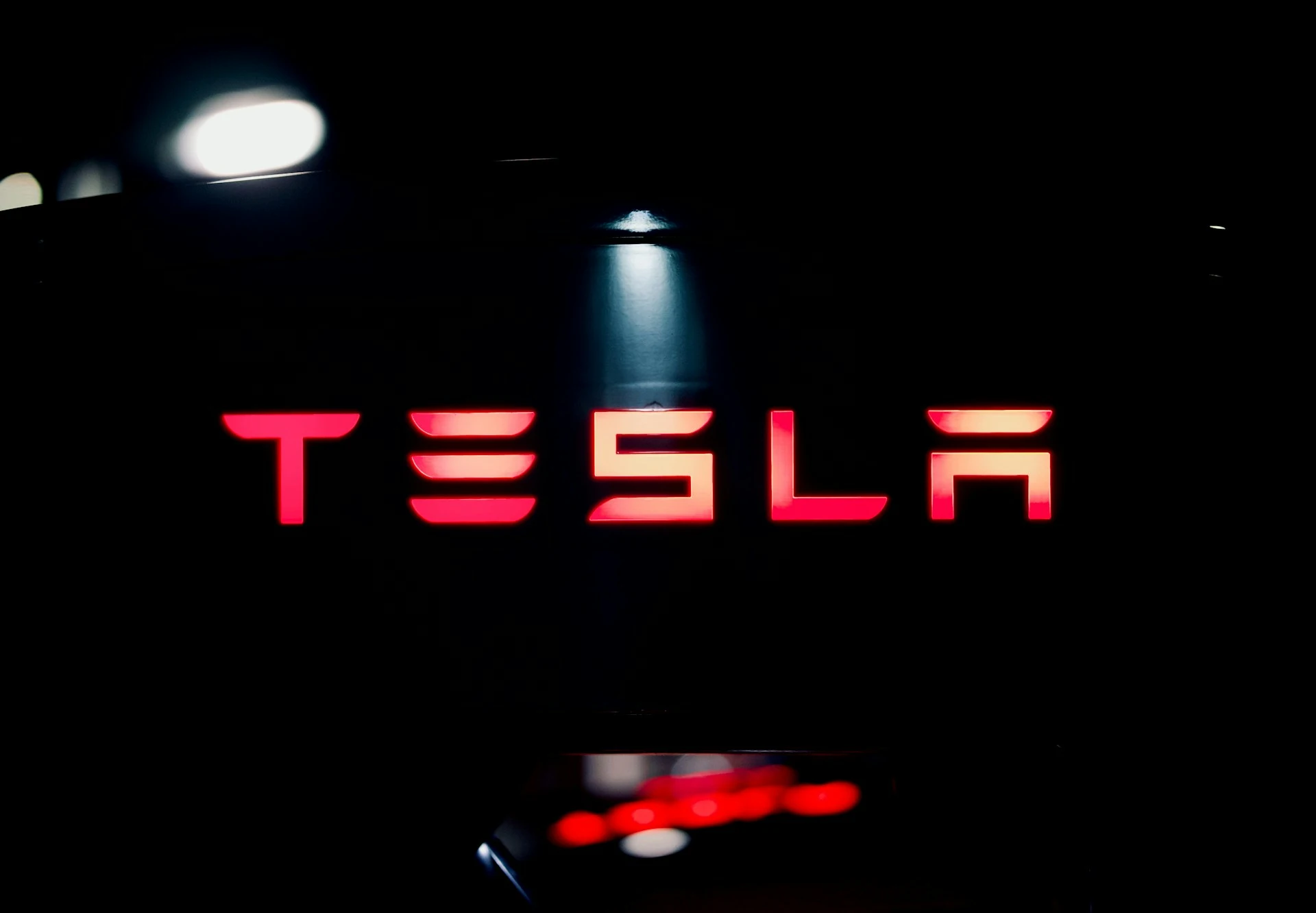 Илон Маск заявляет, что Tesla будет использовать гуманоидных роботов в производстве в следующем году