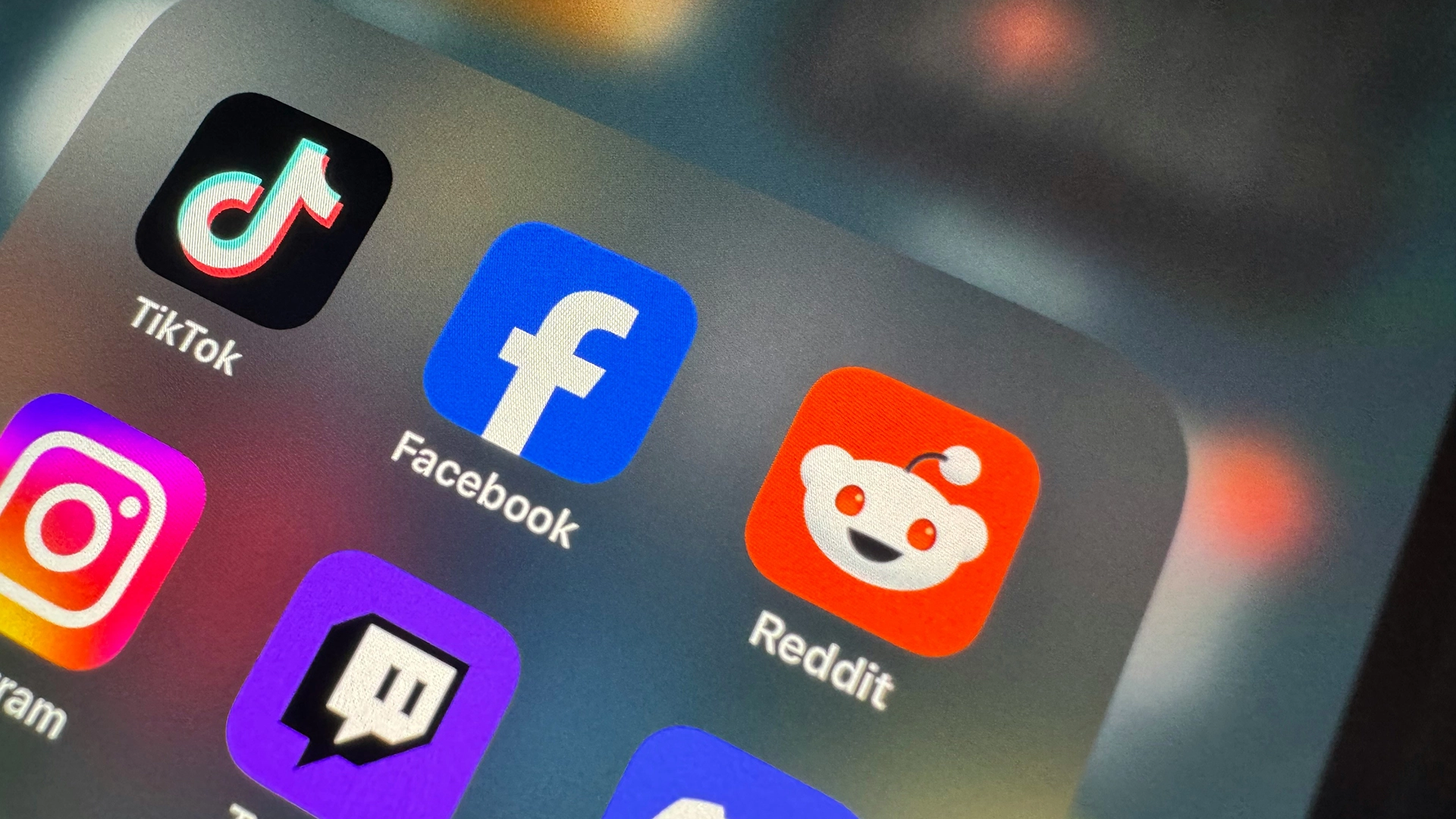 Reddit подает в суд на Anthropic за скрэпинг платформы более 100 000 раз