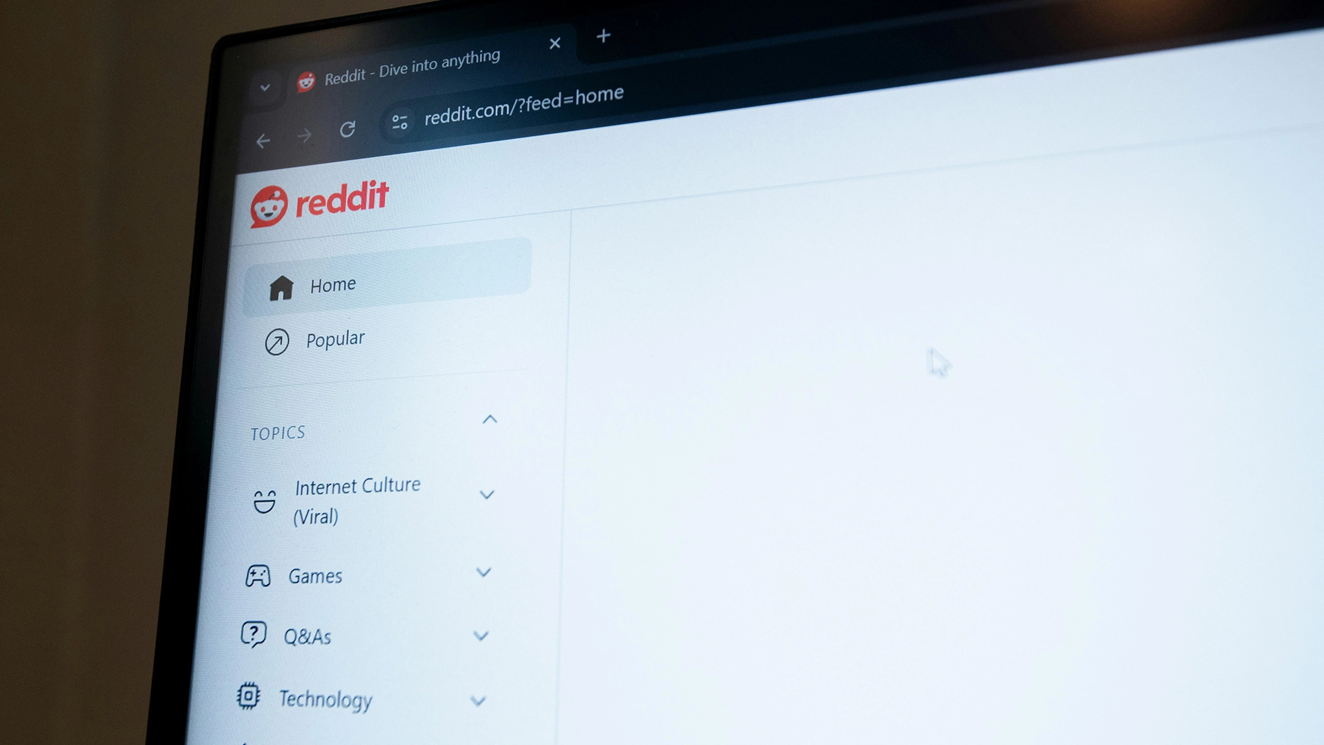 Reddit становится вторым по популярности источником цитирования для Google AI, но сталкивается с трудностями в удержании пользователей